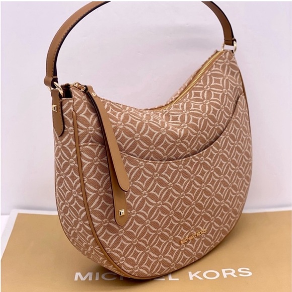 Michael Kors NWT Dover Large Half Moon Shoulder Bag - Picture 3 of 11